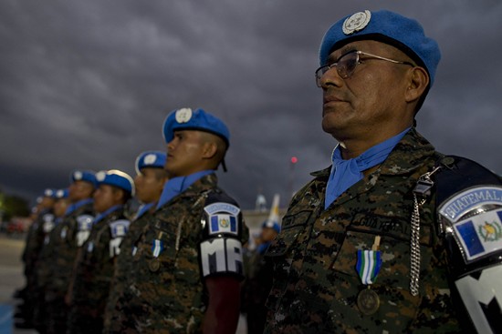 133 Casques bleus du XIe contingent guatémaltèque décorés de la Médaille de l’ONU