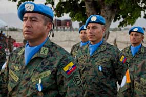 390 Casques bleus du Chili, de l’Equateur, du Japon et de la Jordanie décorés simultanément de la Médaille des Nations Unies