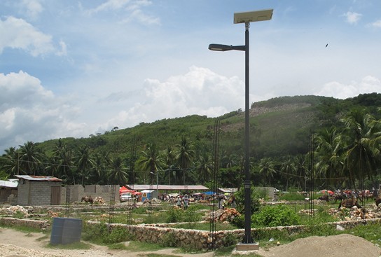 60 lampadaires solaires pour l’éclairage de la Grande Anse : Plus de sécurité, plus de bien-être