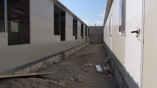 An alleyway between two buildings