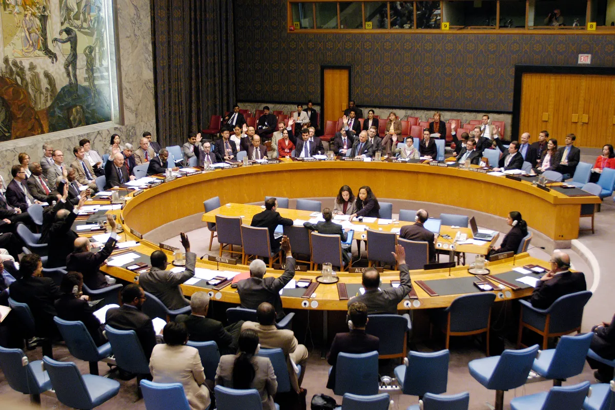 Security Council Establishes UN Stabilization Mission in Haiti. UN Photo/Devra Berkowitz Wide view of the Security Council unanimously voting for resolution 1542 (2004).