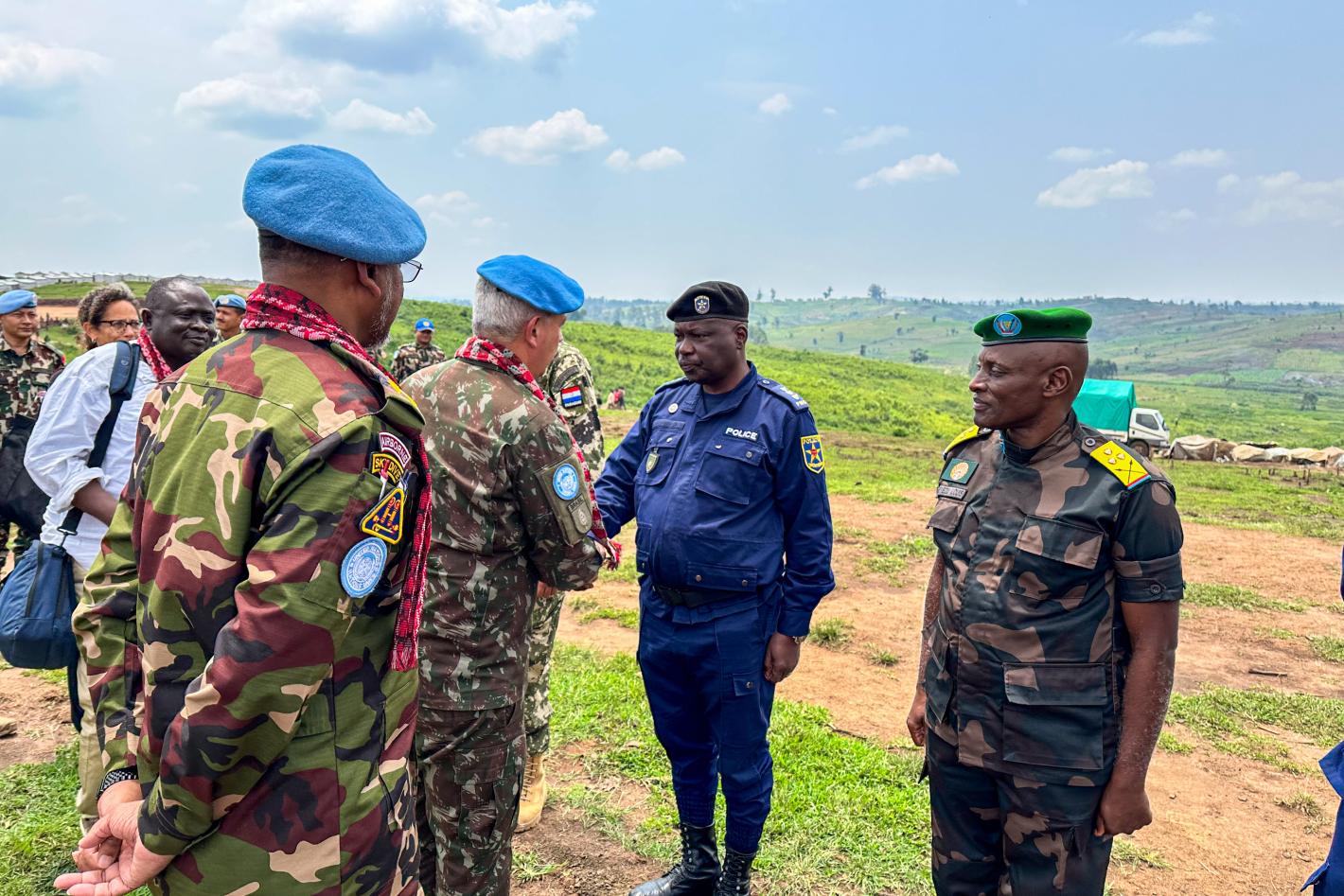 General Ulisses de Mesquita Gomes, Force Commander of MONUSCO, went on August 21 to Fataki then to Lodha to meet with communities and listen to their concerns to better protect them.