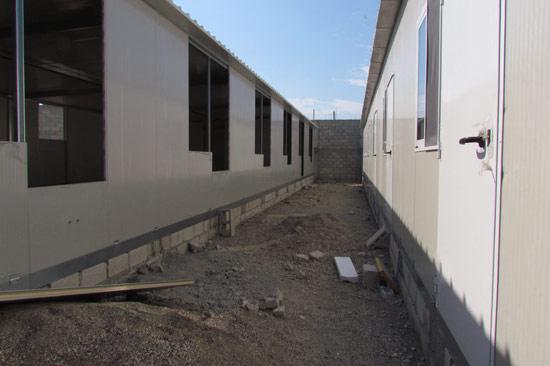 An alleyway between two buildings
